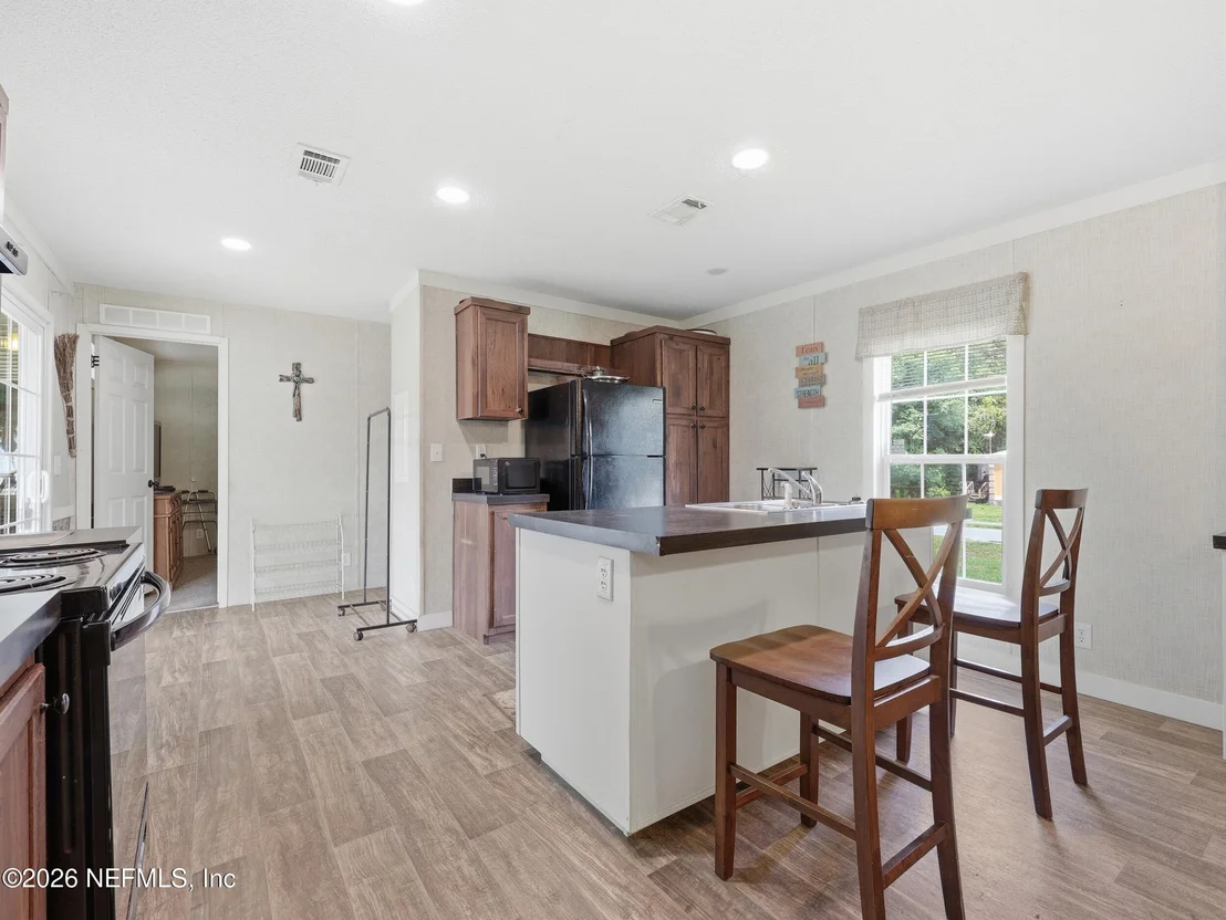 Photo of 100 BOSTWICK Lane