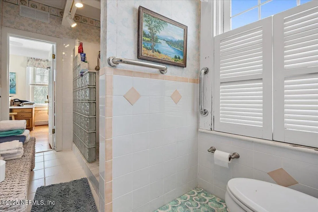Photo of 517 BEACH Avenue