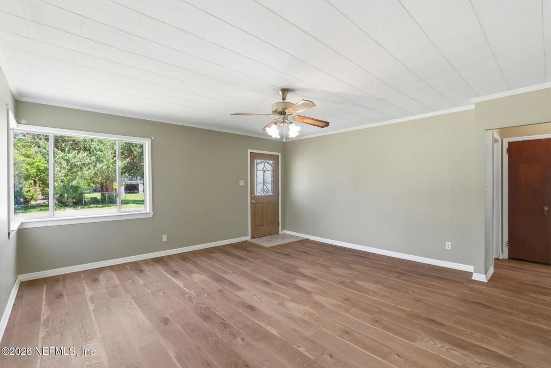 Photo of 5 BEACON Street