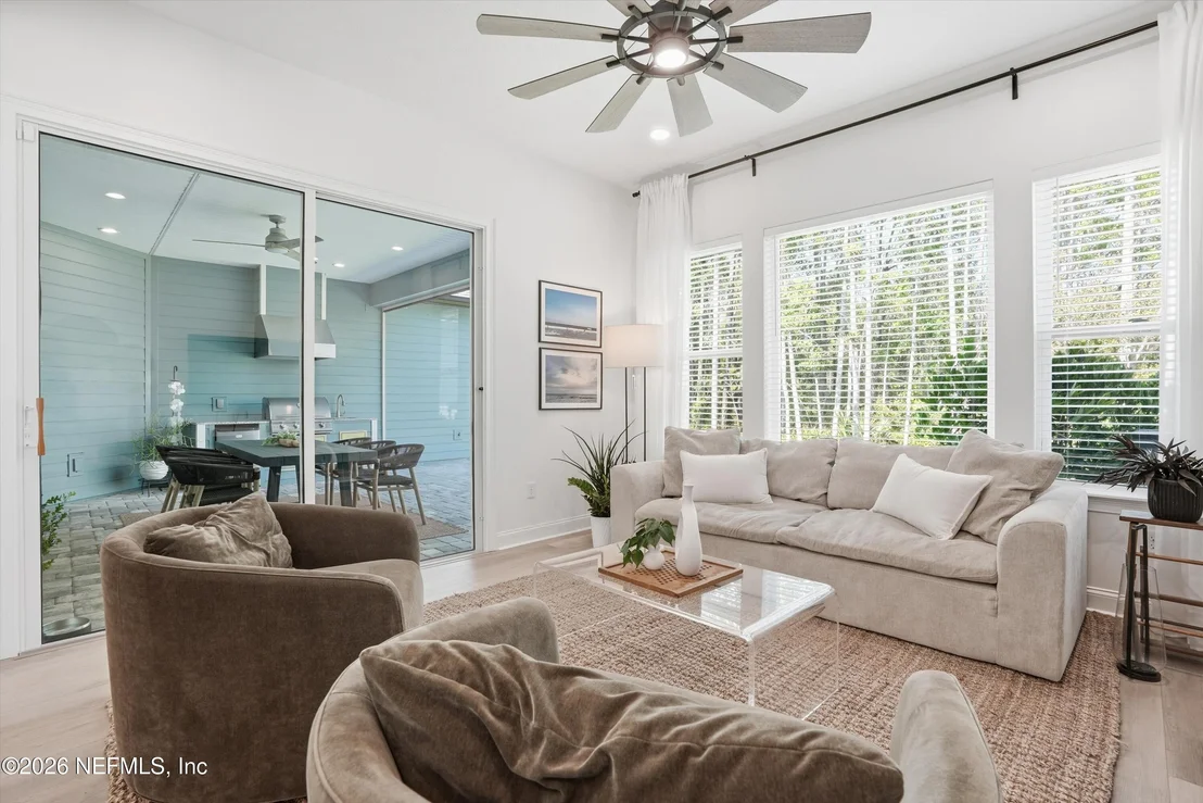 Photo of 658 PALM CREST Drive
