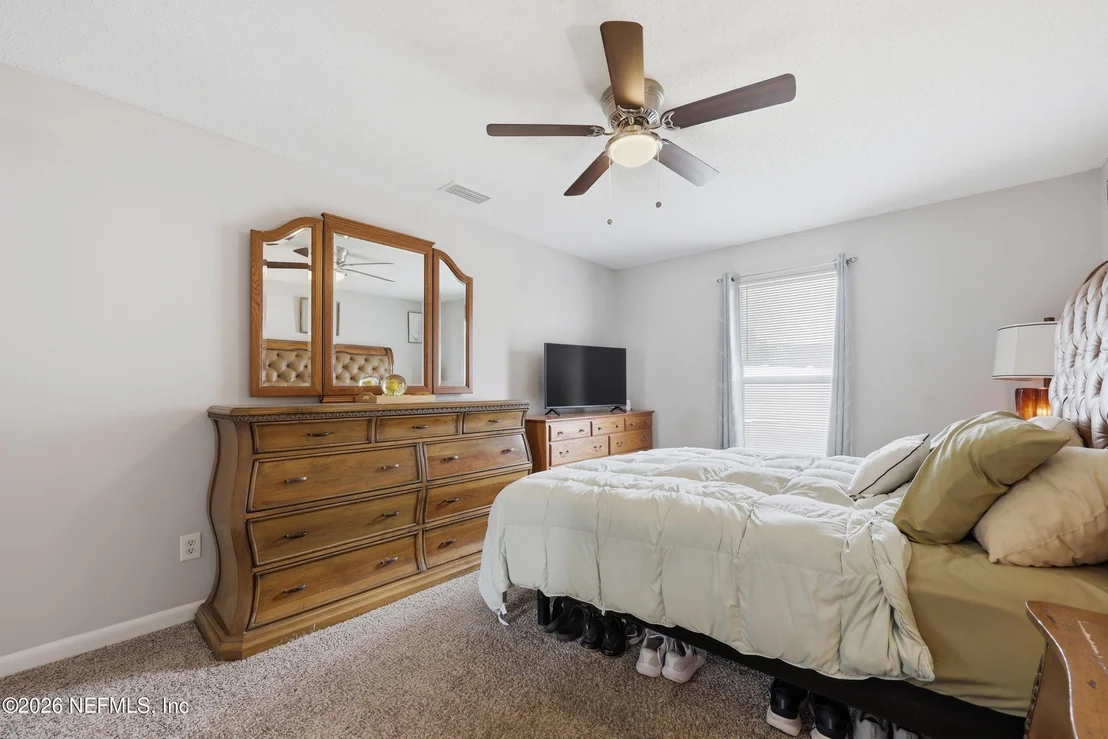 Photo of 2550 OAKVIEW Drive