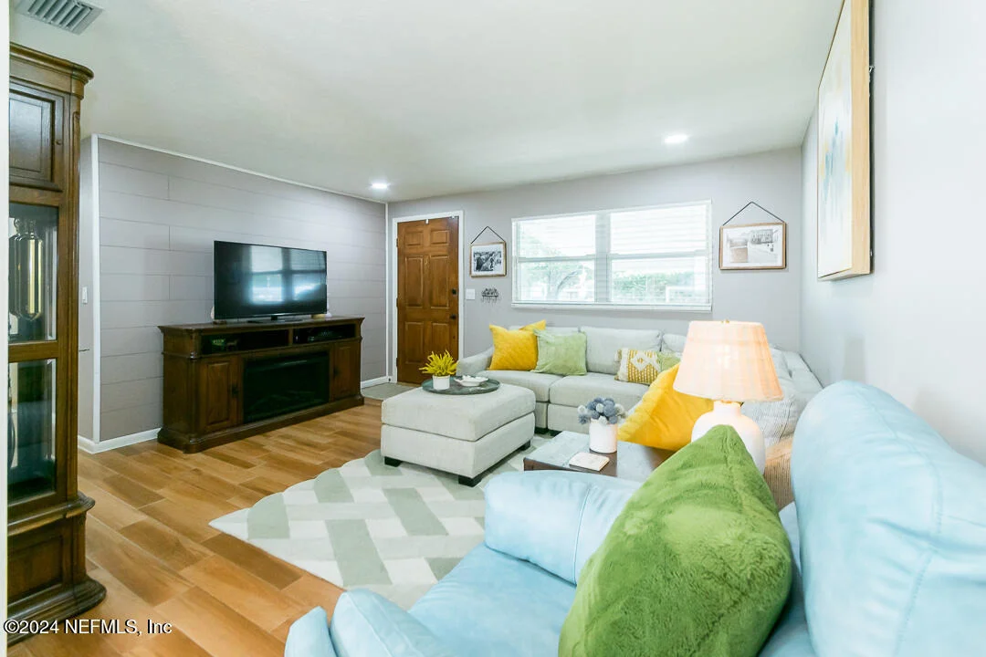 Photo of 330 BONNLYN Drive