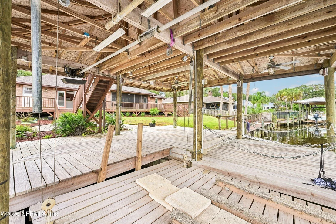 Photo of 331 OAK Drive S