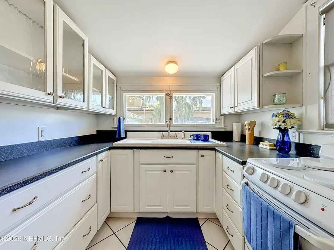 Photo of 17 BALLARD Avenue