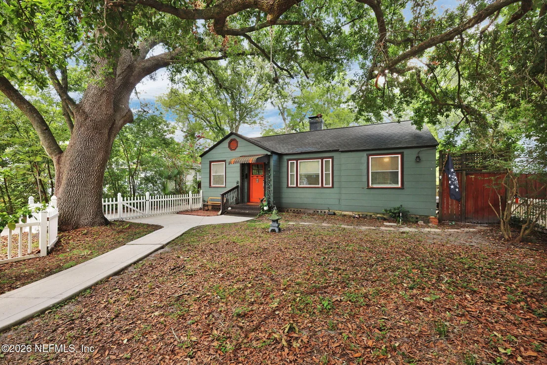 Photo of 1521 CHARON Road