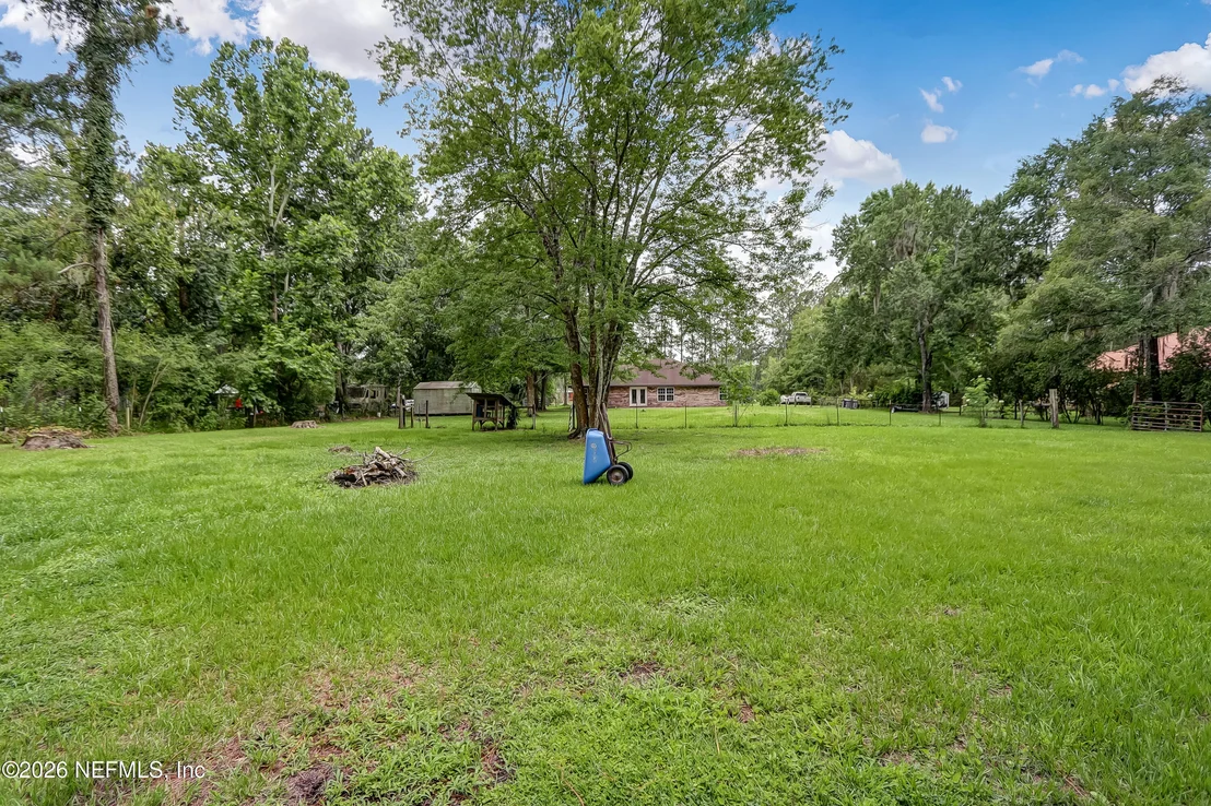Photo of 44629 WOODLAND Circle