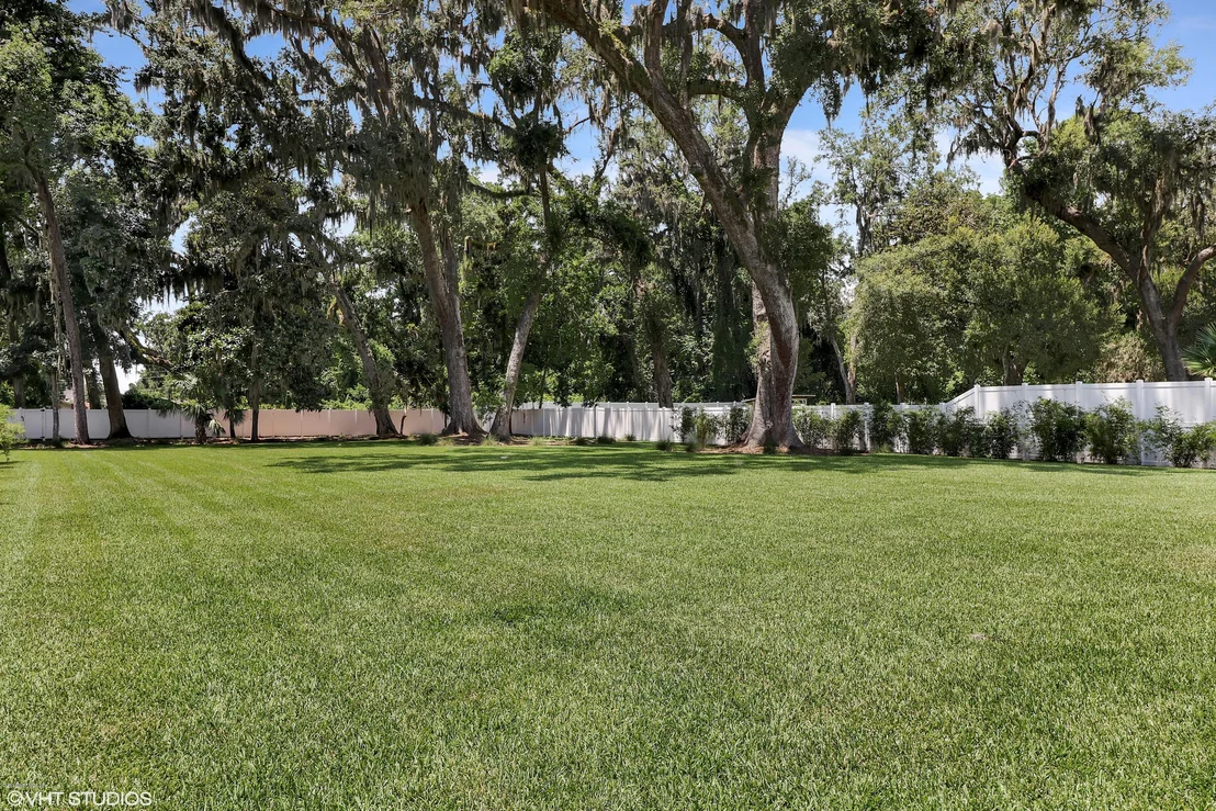 Photo of 2743 BEAUCLERC Road