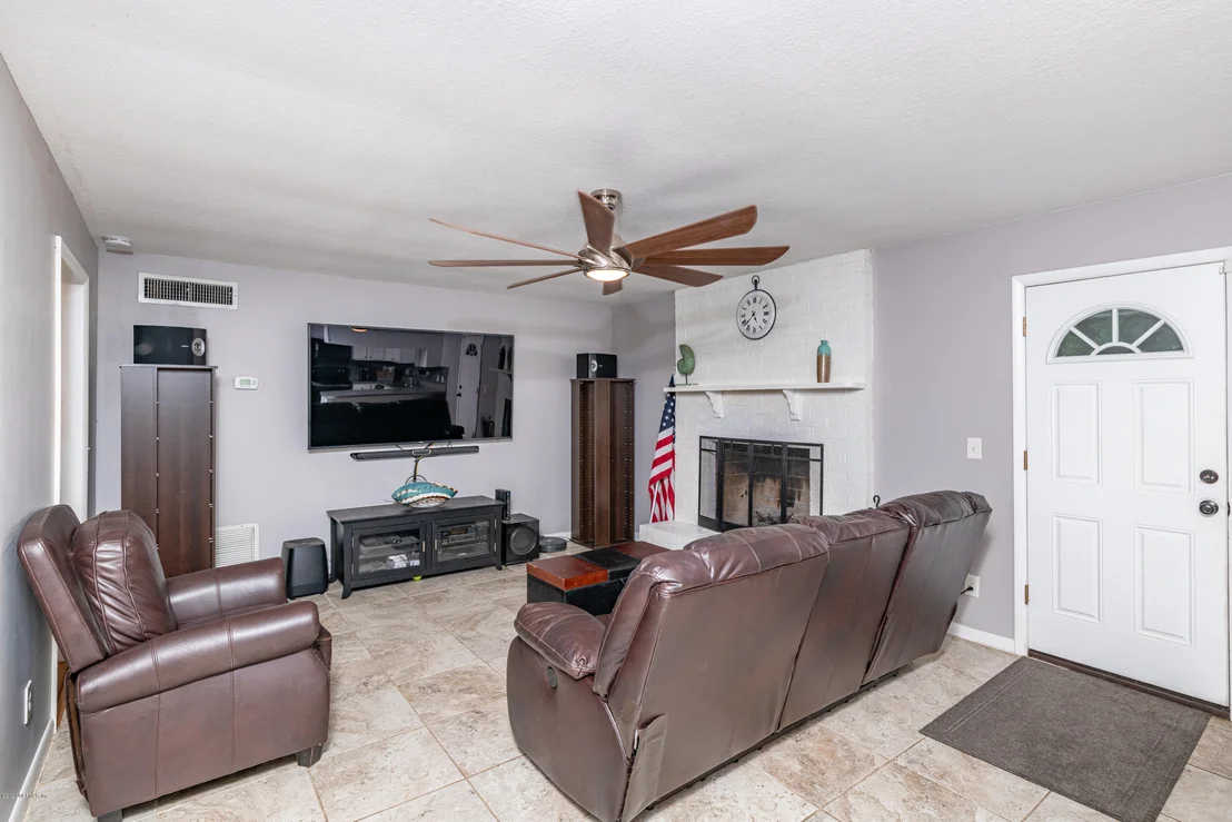 Photo of 2012 DELRAY Avenue