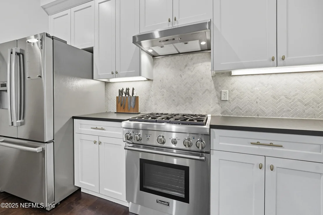 Photo of 951 PARADISE Circle
