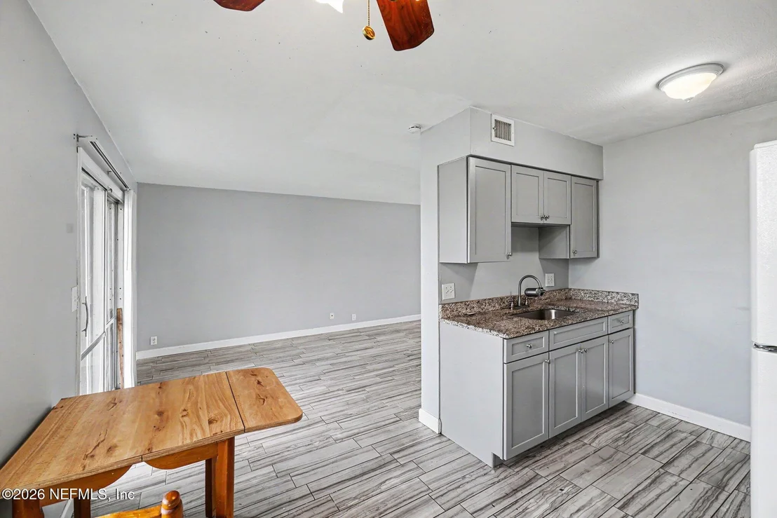 Photo of Unit 1C at 22 COMARES Avenue