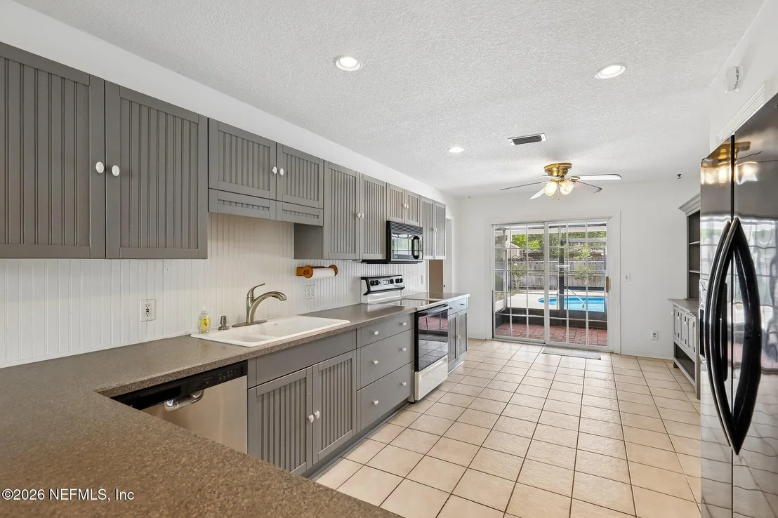 Photo of 332 DILLON Drive