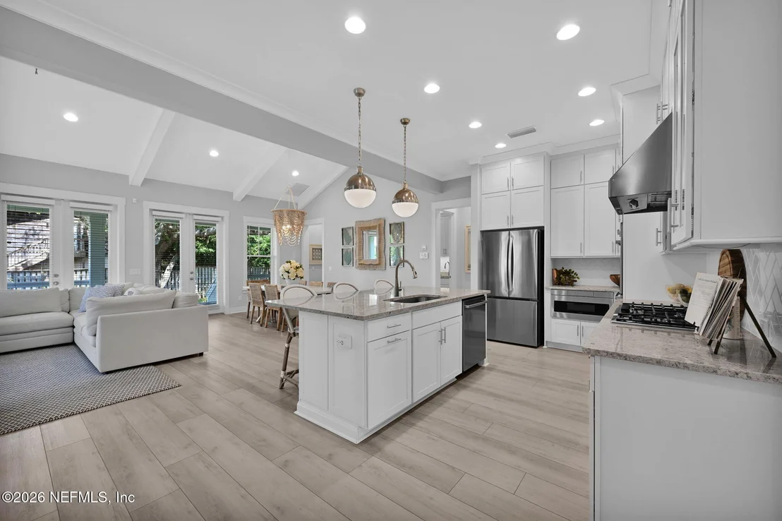 Photo of 472 RIDGEWAY Road