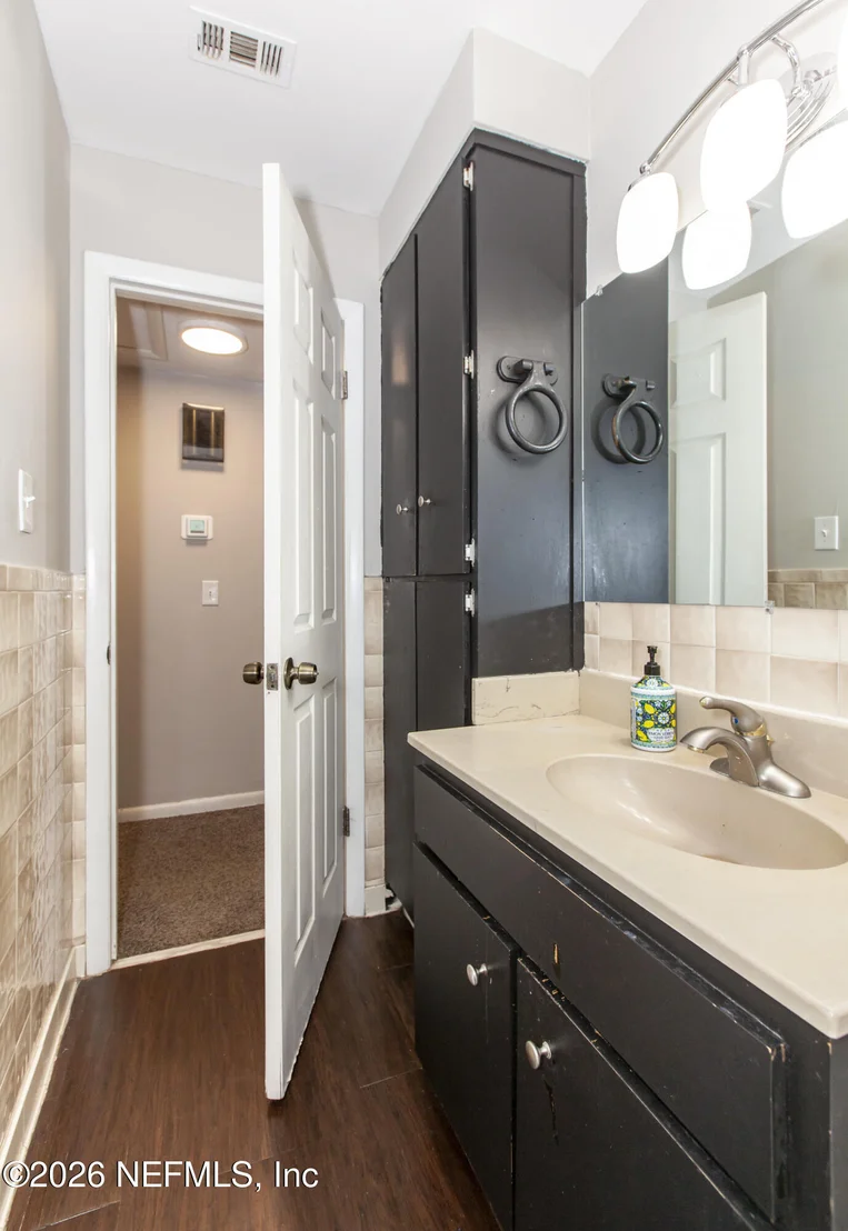 Photo of 2233 LA VALLE Drive