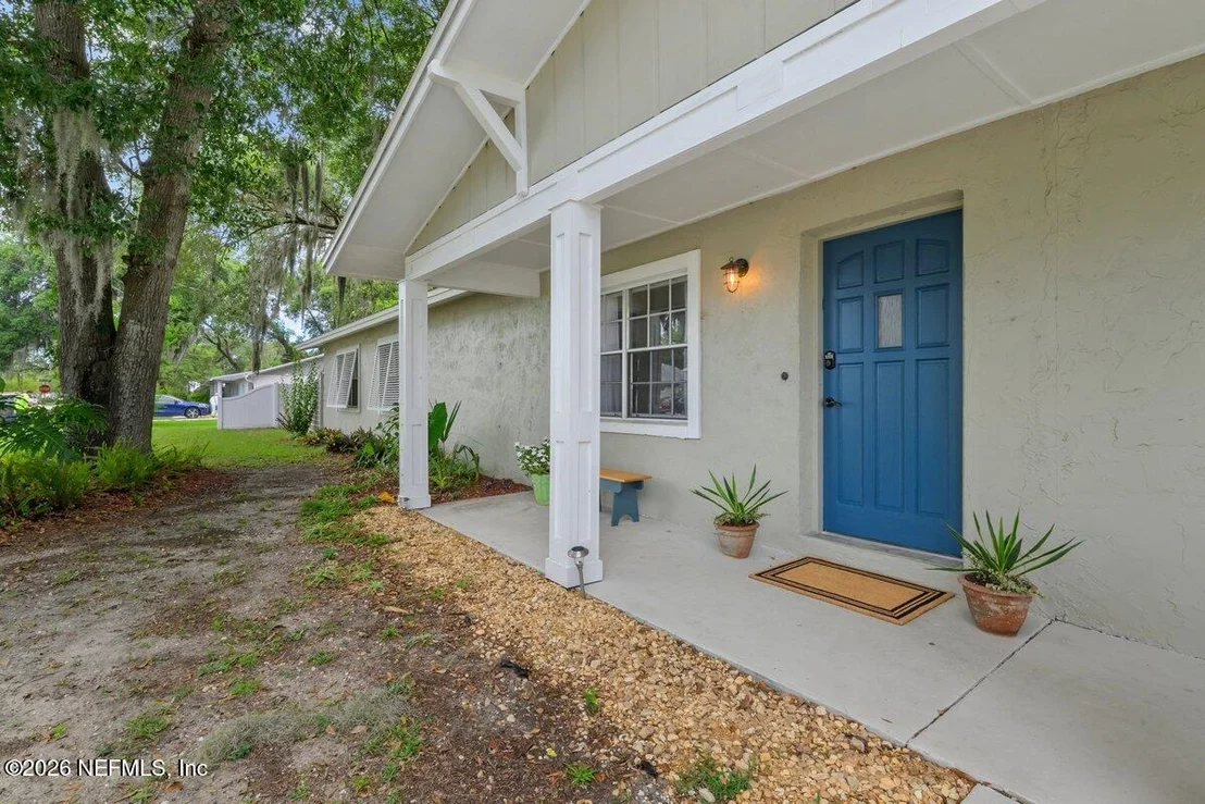 Photo of 409 LOBELIA Road