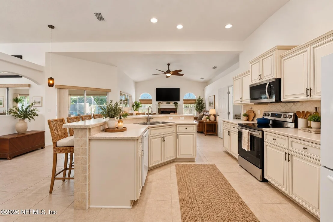 Photo of 8 FIELDSTONE Lane