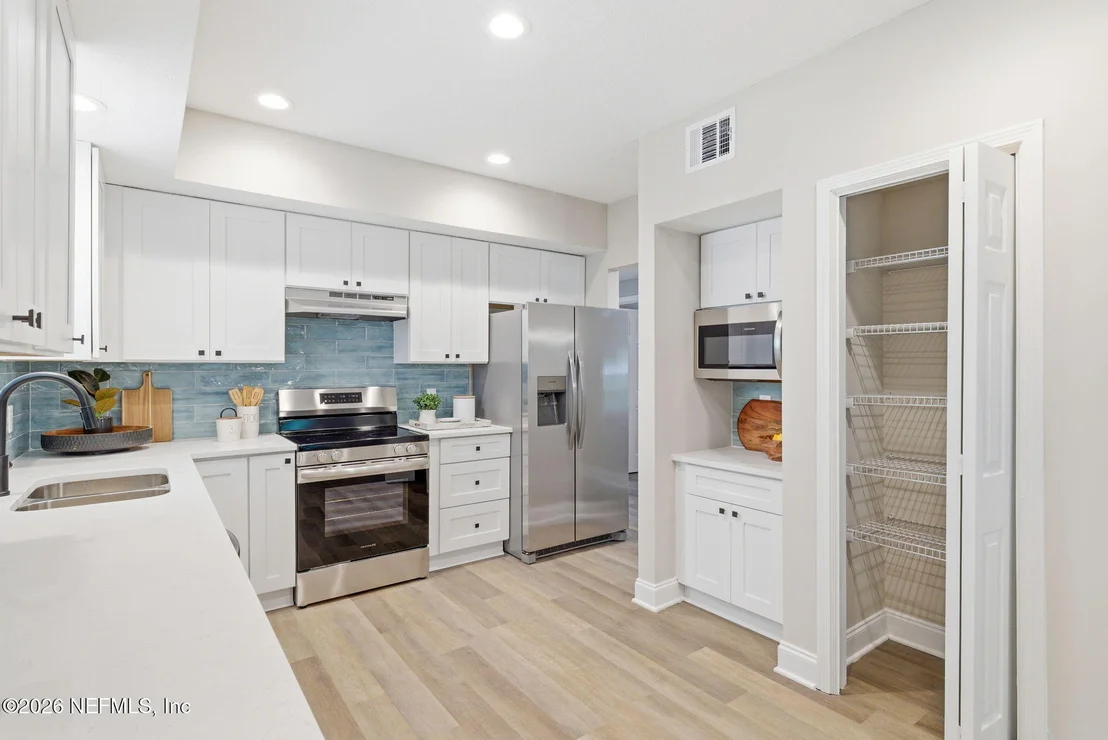Photo of 5534 MARINERS COVE Drive