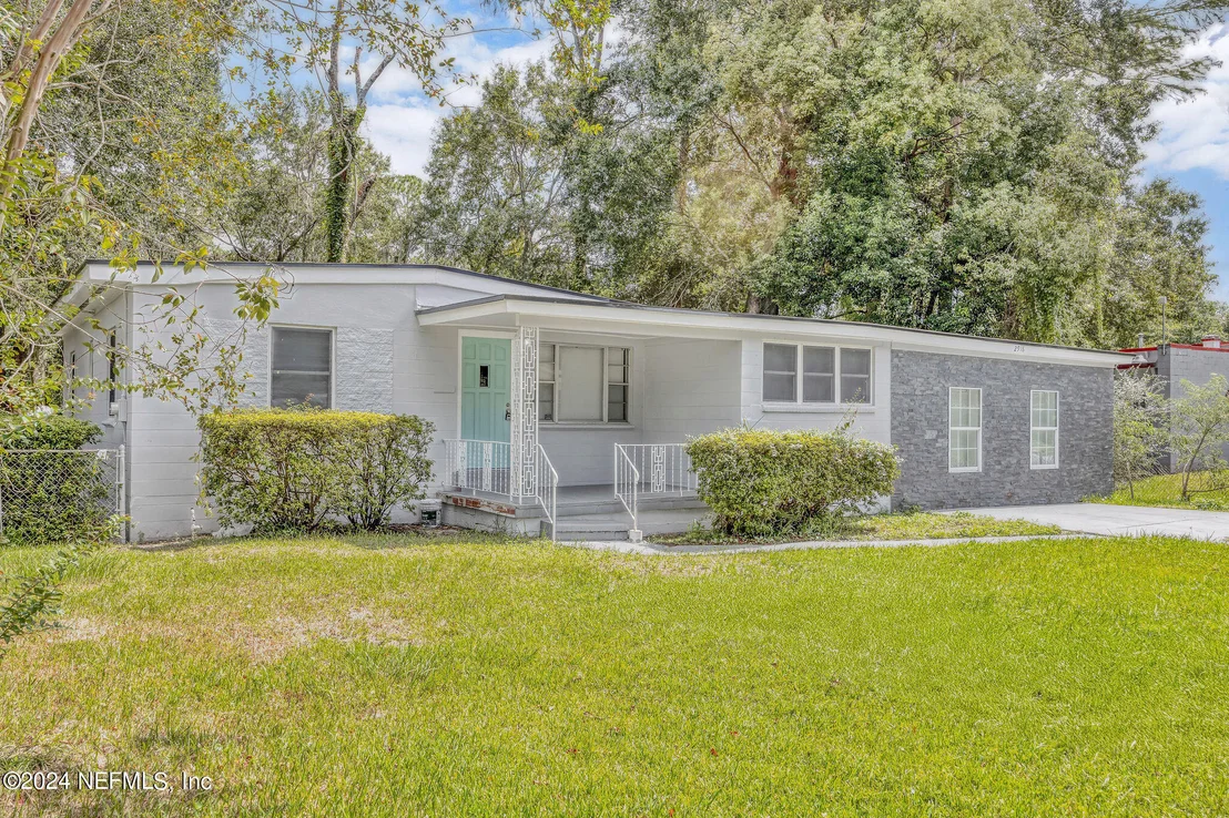 Photo of 2916 LIPPIA Road