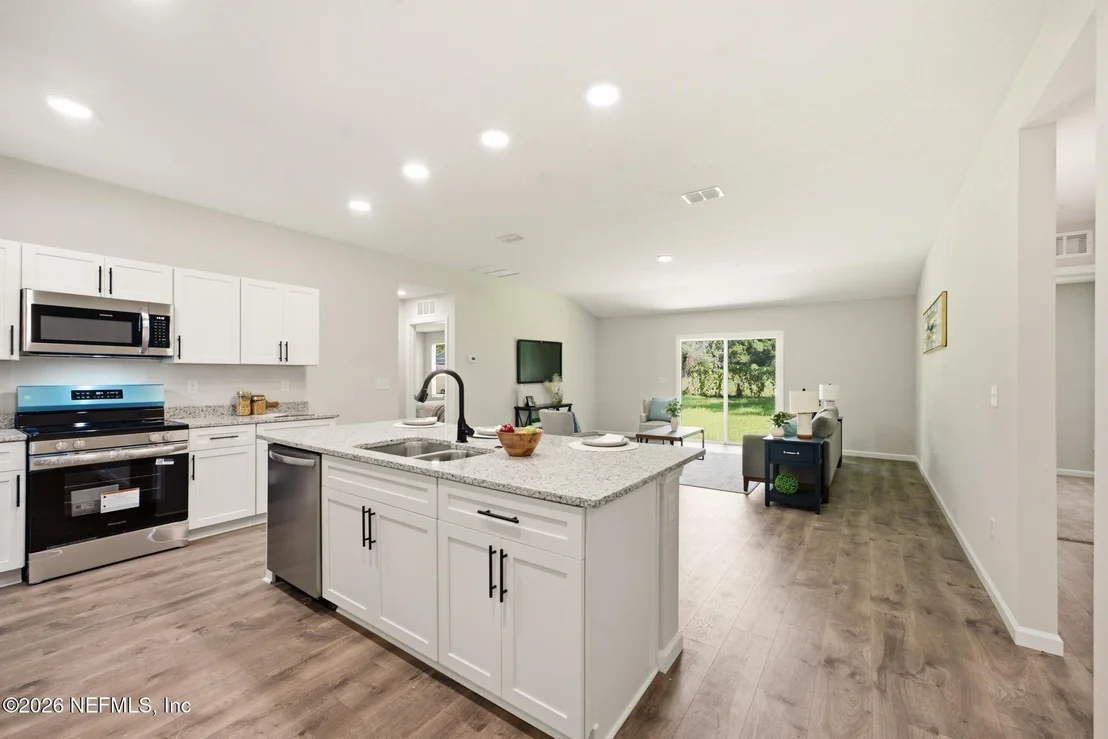 Photo of 433 PONCE Boulevard