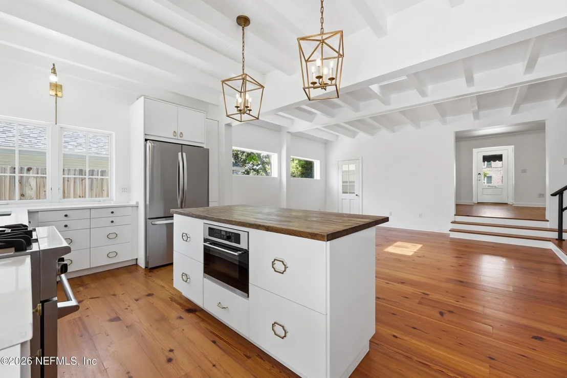 Photo of 1622 AVOCA Place