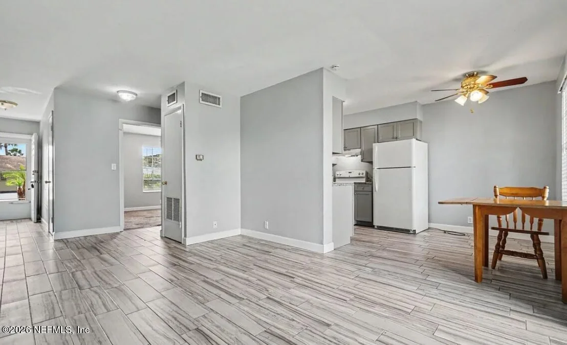 Photo of Unit 1C at 22 COMARES Avenue