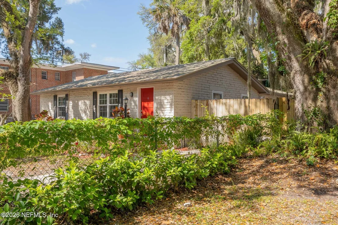 Photo of 6 DOUGLAS Avenue