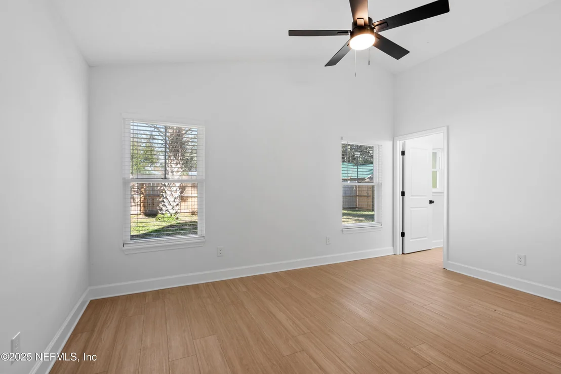 Photo of 916 KENNEDY Drive