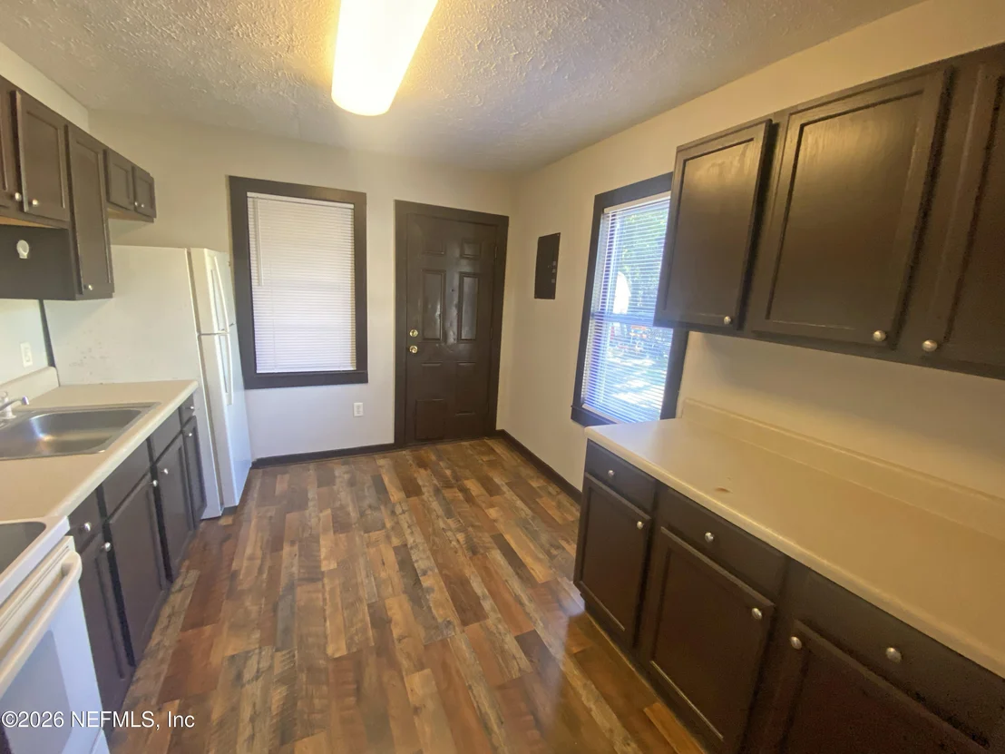 Photo of 401 N CHERRY Street