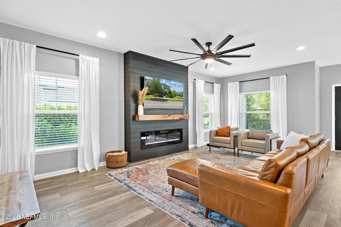 Photo of 1127 TRAILMARK Drive