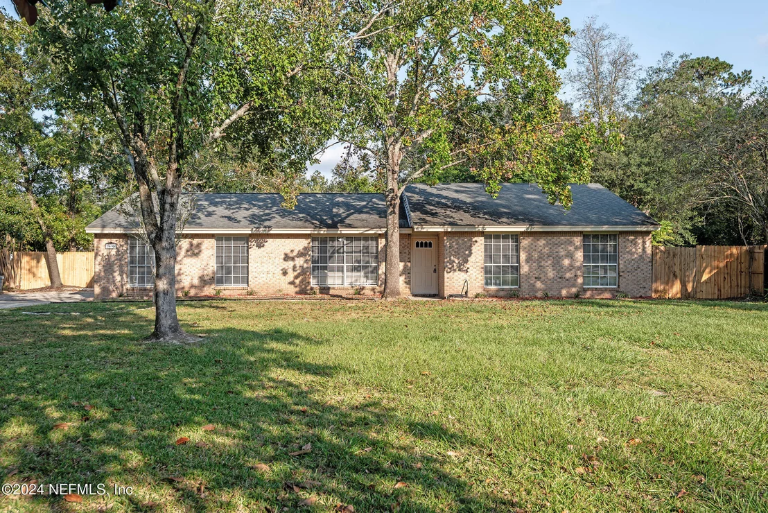 Photo of 7995 SARCEE Trail
