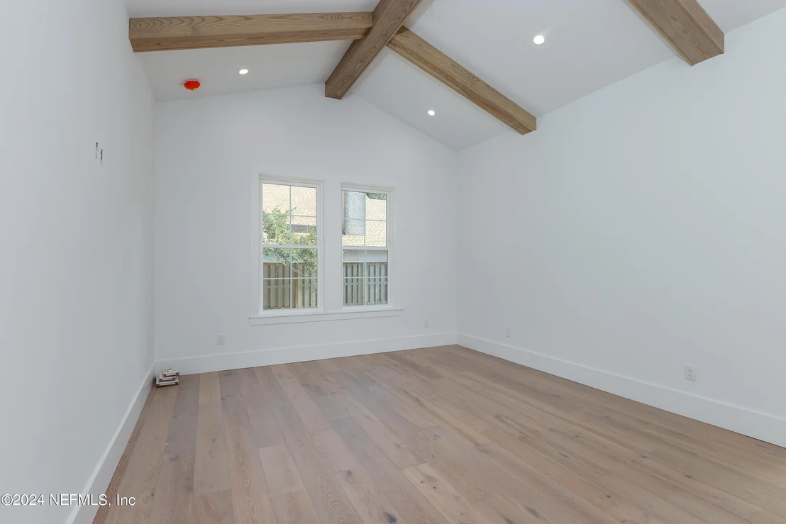 Photo of 372 RIDGEWAY Road
