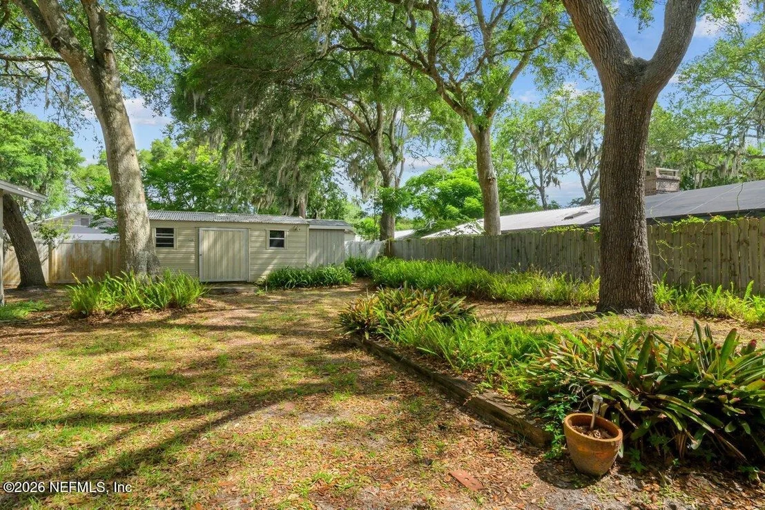 Photo of 409 LOBELIA Road