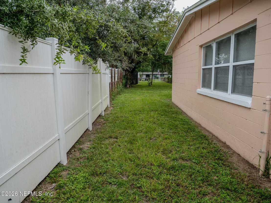 Photo of 8513 OAK LEAF Road