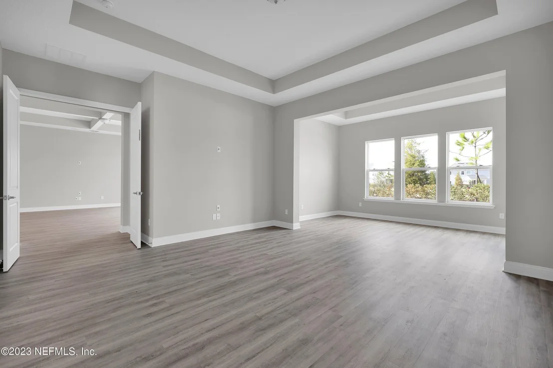 Photo of 162 LOMOND Court