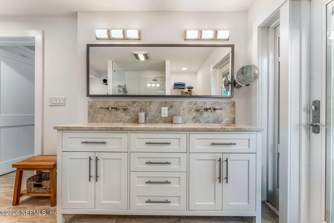 Photo of 1242 BEACH Avenue