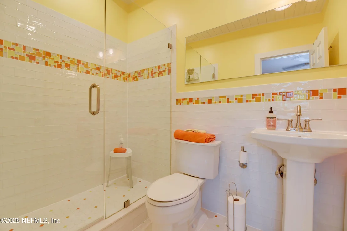 Photo of 1136 W SHORE Drive