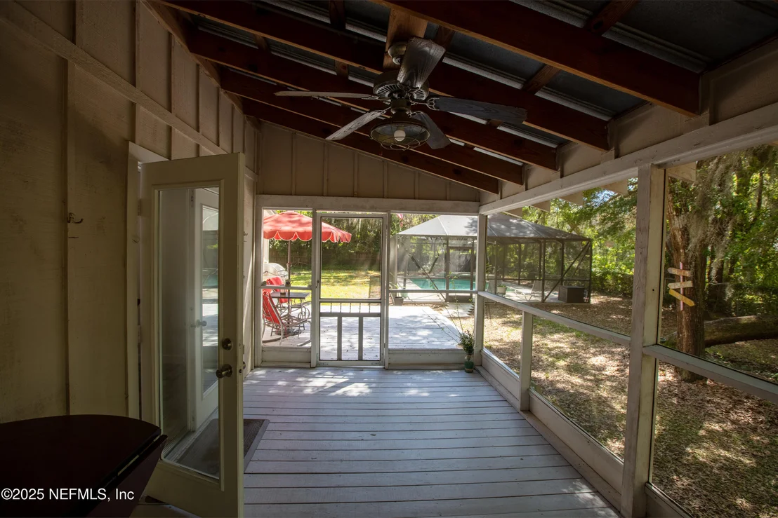 Photo of 303 SE 3RD Avenue