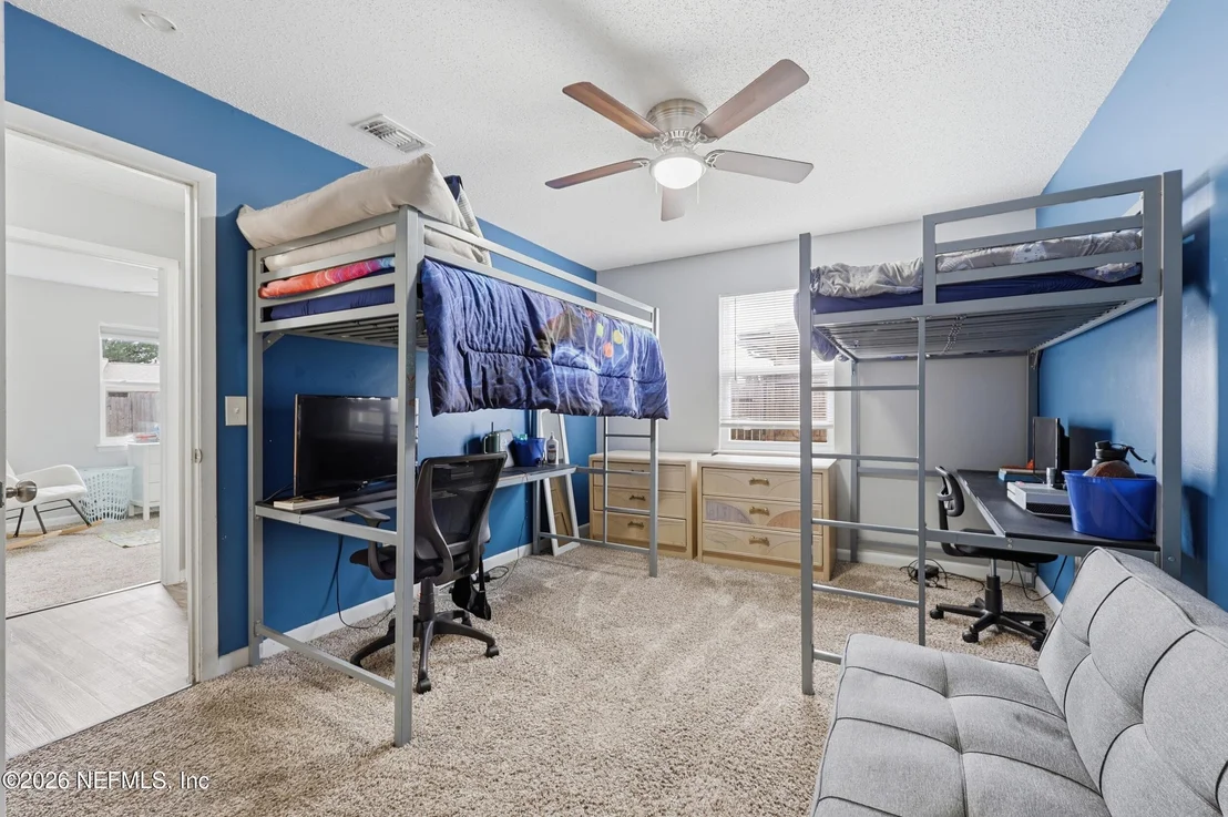 Photo of 2550 OAKVIEW Drive