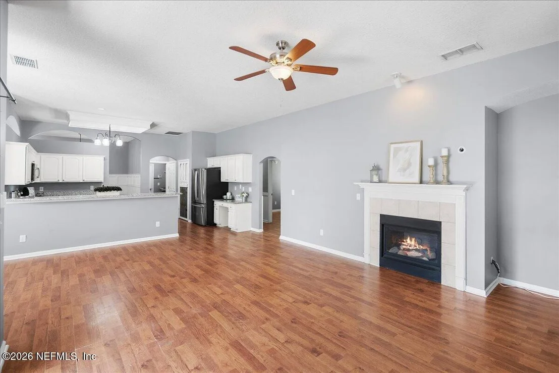 Photo of 817 ESQUIRE Lane