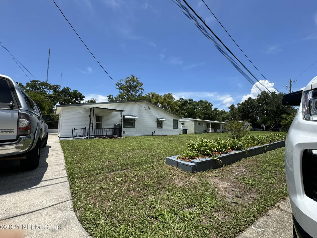 Photo of 3842 RUBY Drive W