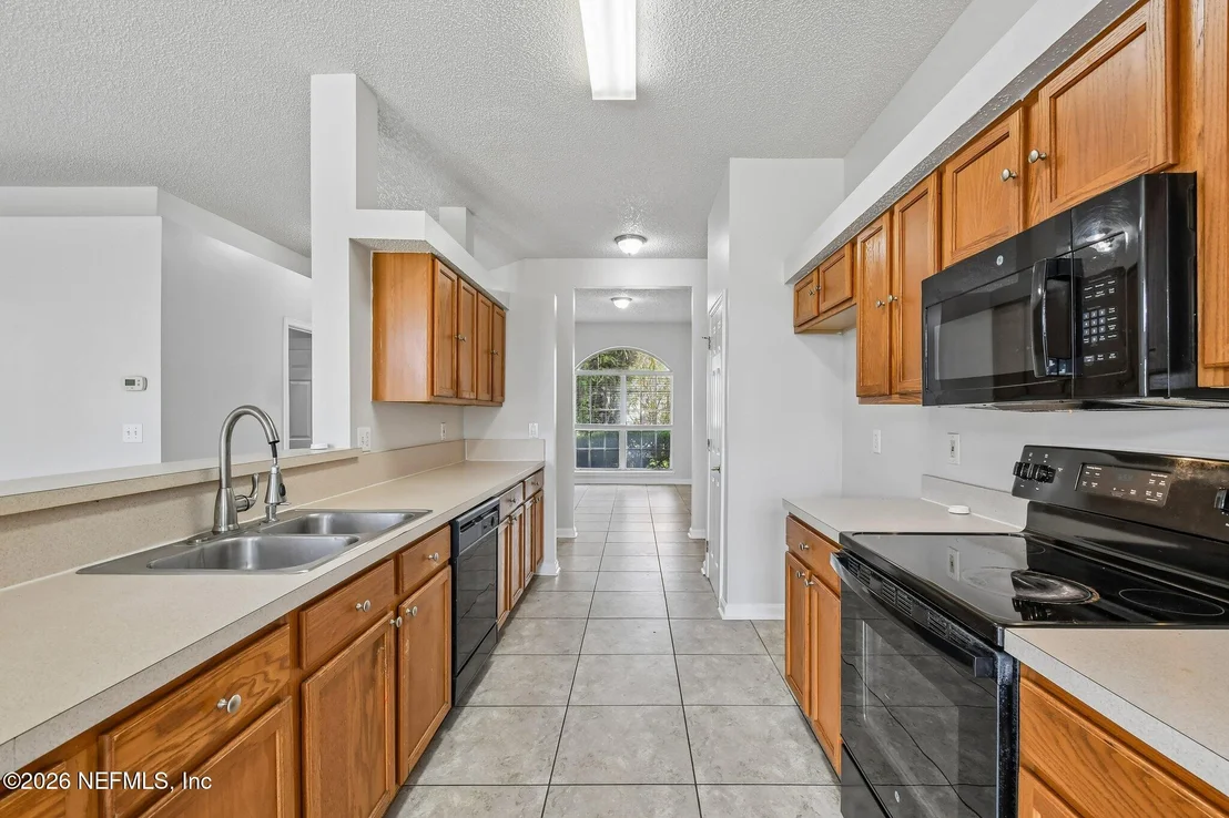 Photo of 476 HILLSIDE Drive