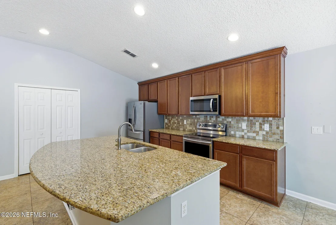 Photo of 880 CLAY Street