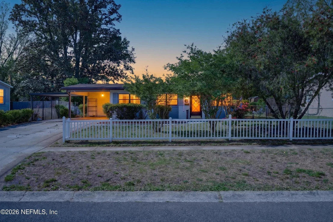 Photo of 7638 CREST Drive N