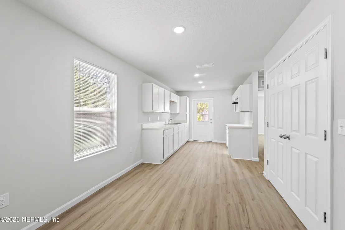 Photo of 2121 PULLMAN Avenue