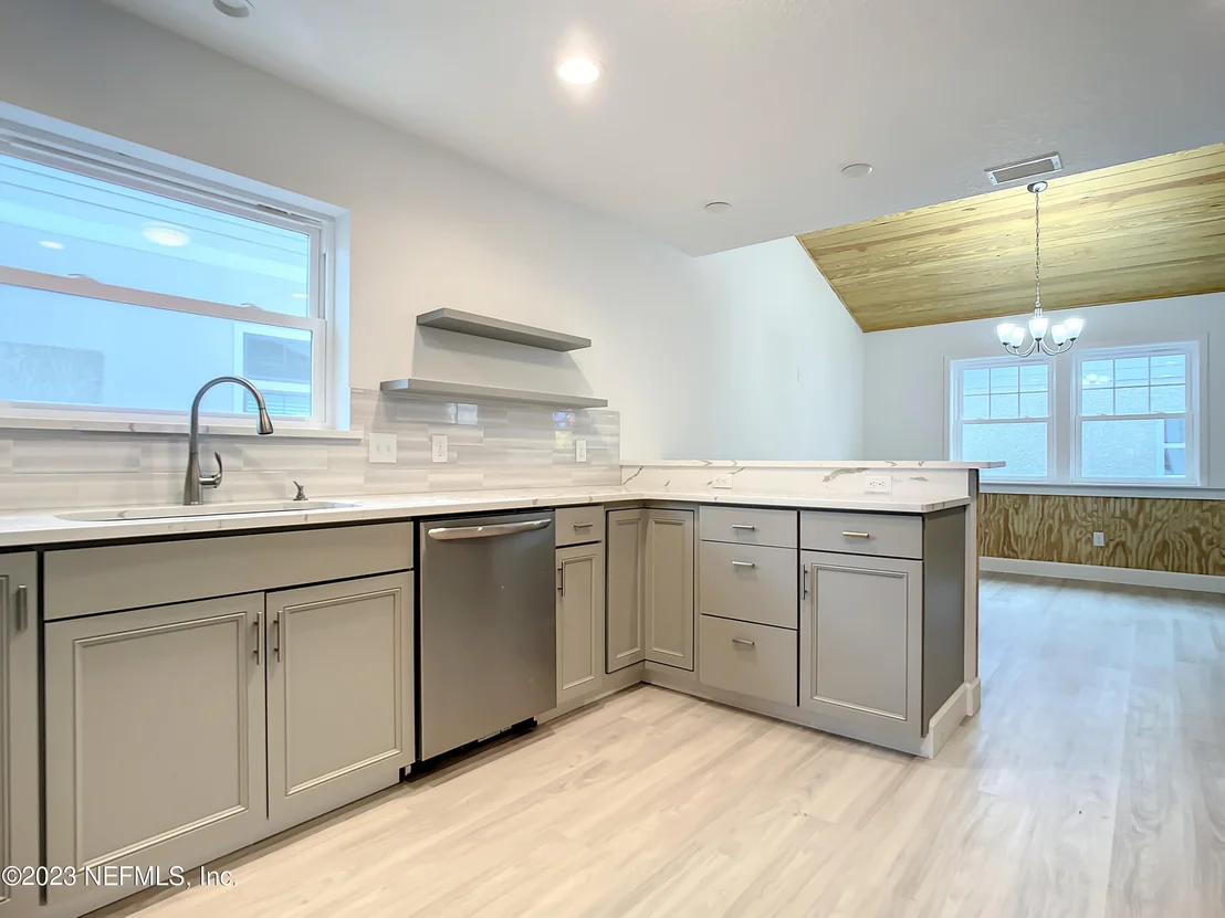 Photo of 6635 MADISON Street