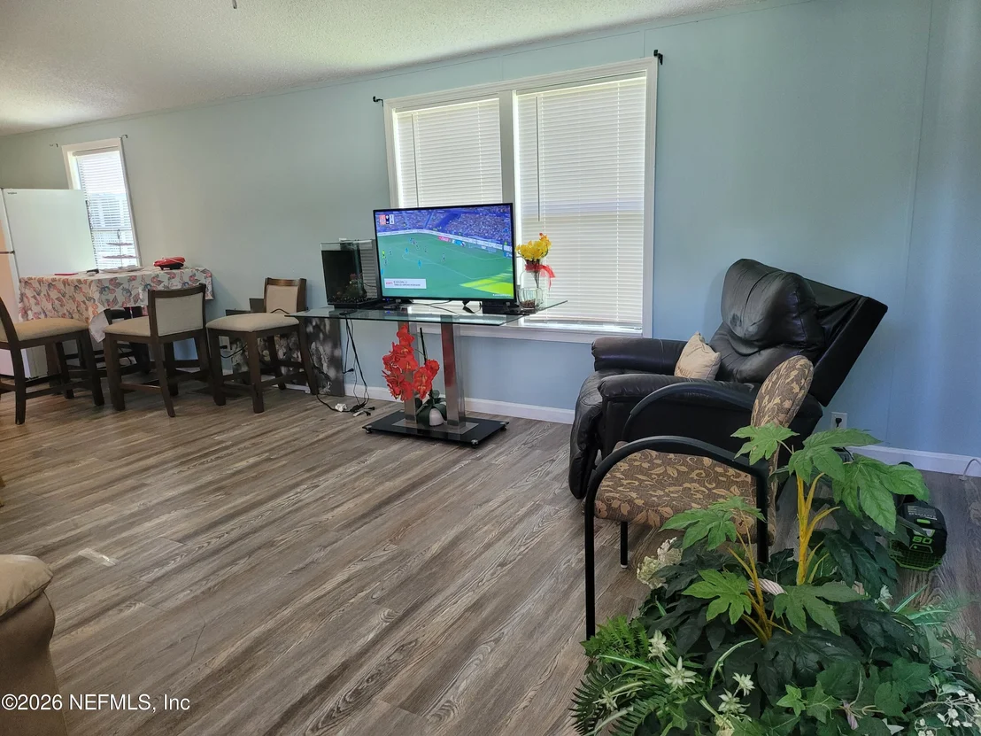 Photo of 445 LOGAN Avenue
