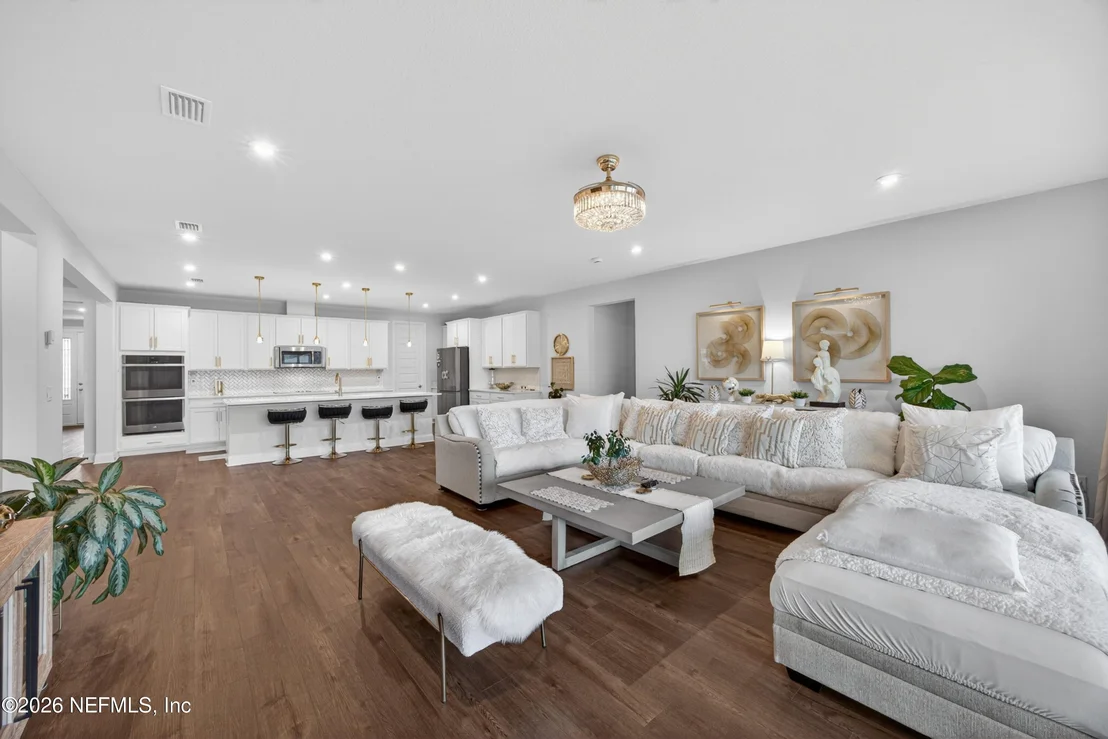Photo of 85491 FALL RIVER Parkway