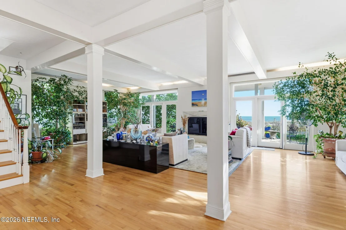 Photo of 211 BEACH Avenue