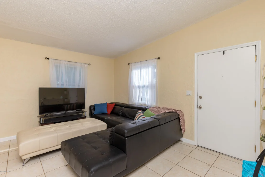 Photo of 4160 RUBY Drive W
