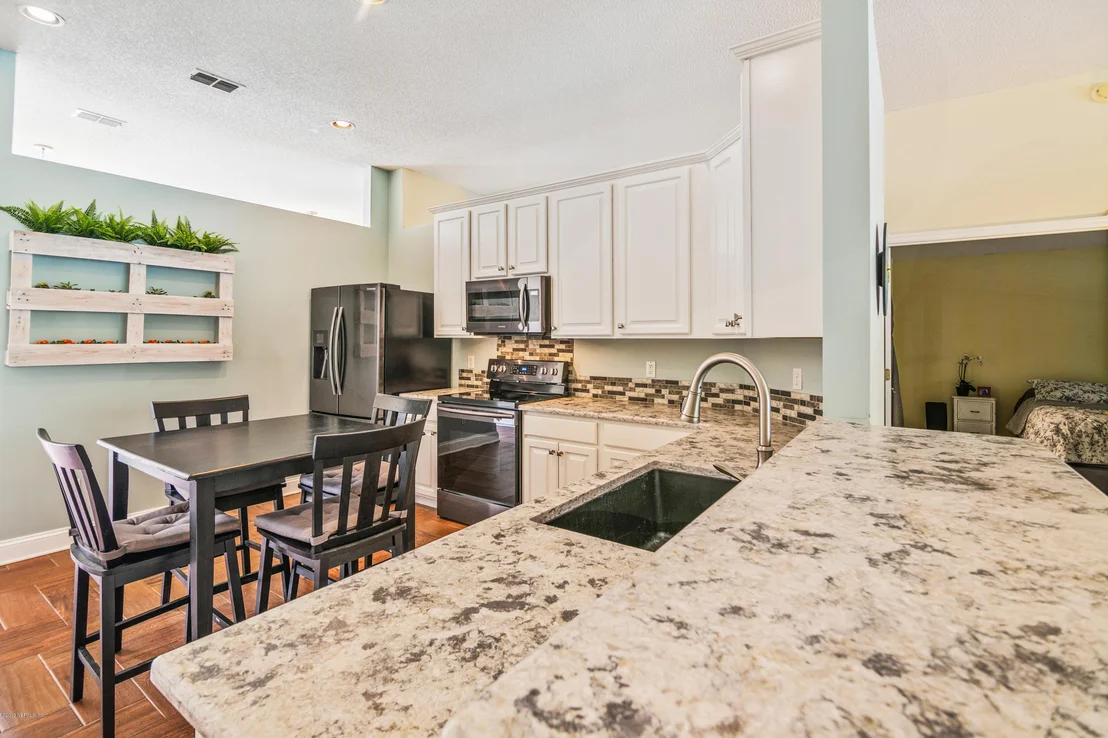Photo of 221 JOHNS GLEN Drive