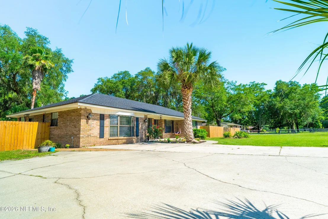 Photo of 1701 JONES Road
